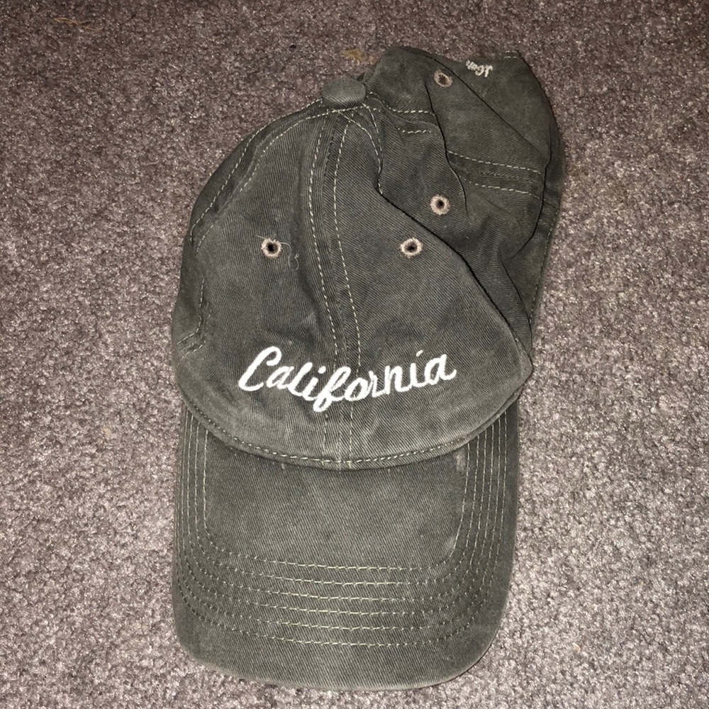 BRANDY MELVILLE HAT
